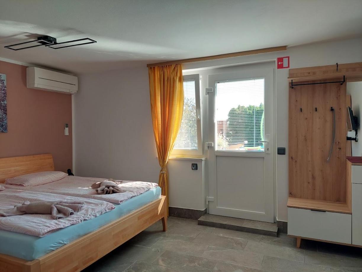 Apartma Zirovnik Apartment